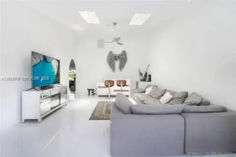 $5,700 | 270 Southeast 7th Street, Unit 270, Dania Beach, FL 33004