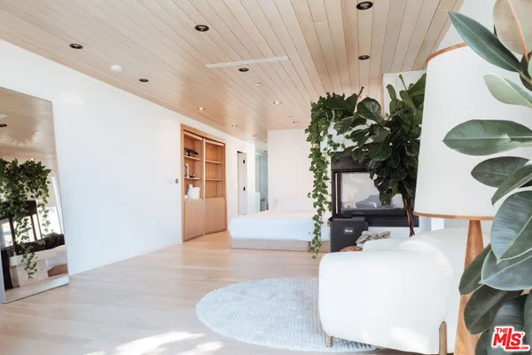 $20,000 | 115 Park Place, Venice, CA 90291