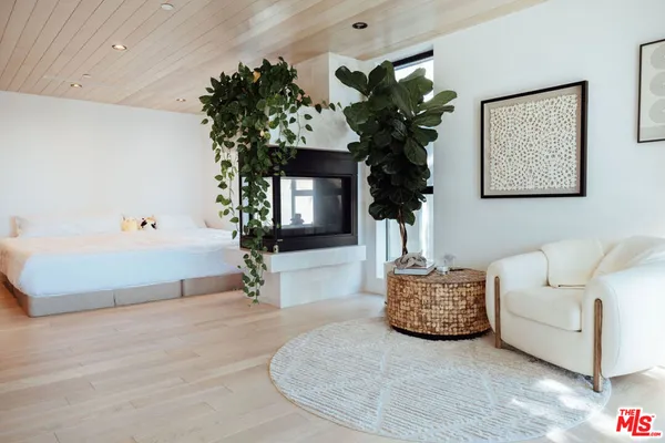 $20,000 | 115 Park Place, Venice, CA 90291
