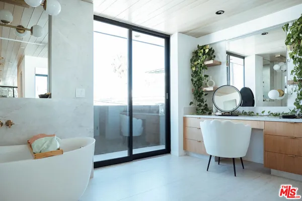 $20,000 | 115 Park Place, Venice, CA 90291