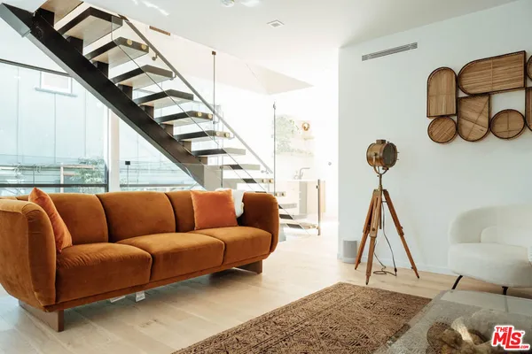 $20,000 | 115 Park Place, Venice, CA 90291