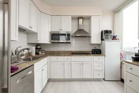 $445,000 | 33 West Ontario Street, Unit 47A, Chicago, IL 60654