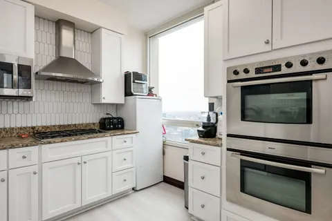 $445,000 | 33 West Ontario Street, Unit 47A, Chicago, IL 60654