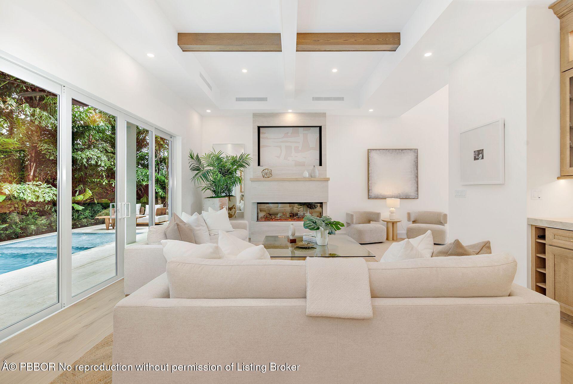 369 Avila Road West Palm Beach, FL 33405 - Photo 4 of 58 Living Room