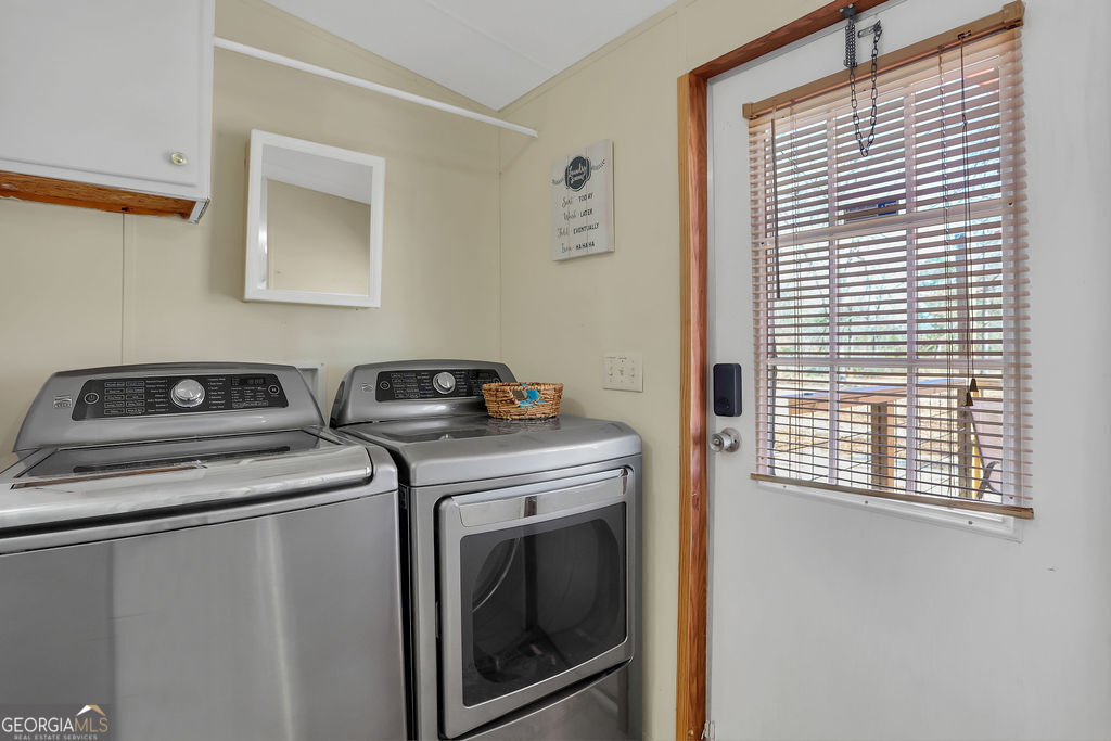 1775 Stoopto Road Sylvania, GA 30467 - Photo 17 of 66 a utility room with dryer and washer