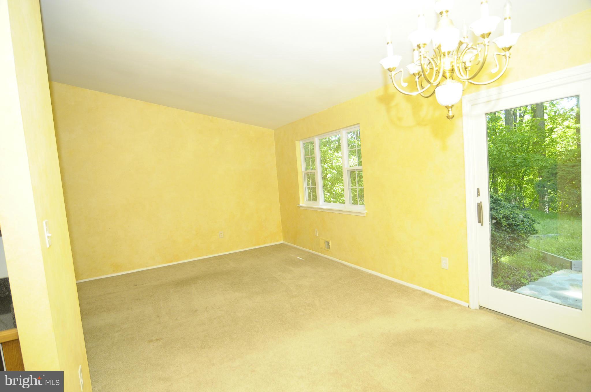 14321 Piccadilly Road Silver Spring, MD 20906 - Photo 11 of 30 Living Room