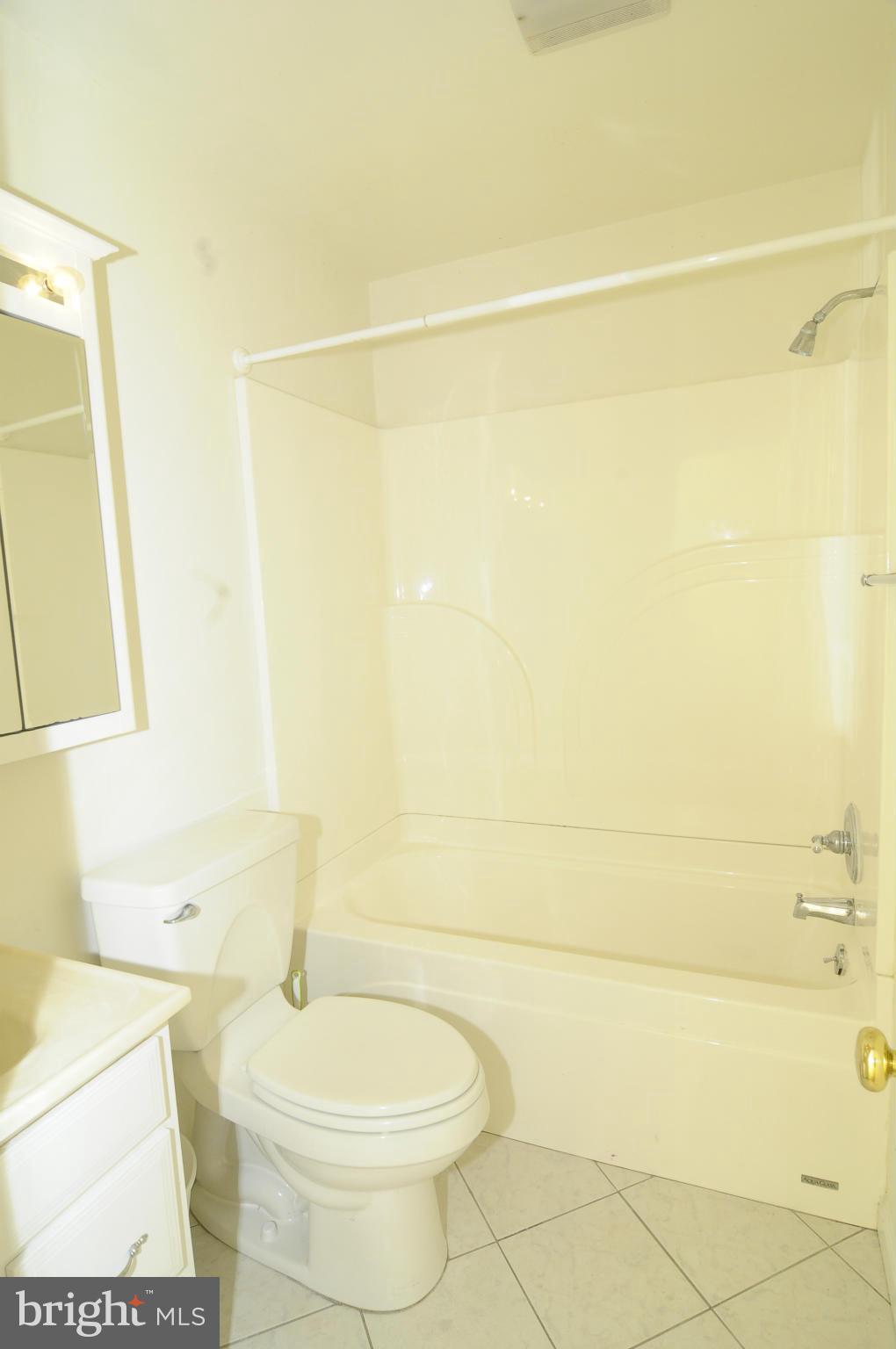 14321 Piccadilly Road Silver Spring, MD 20906 - Photo 22 of 30 Bath