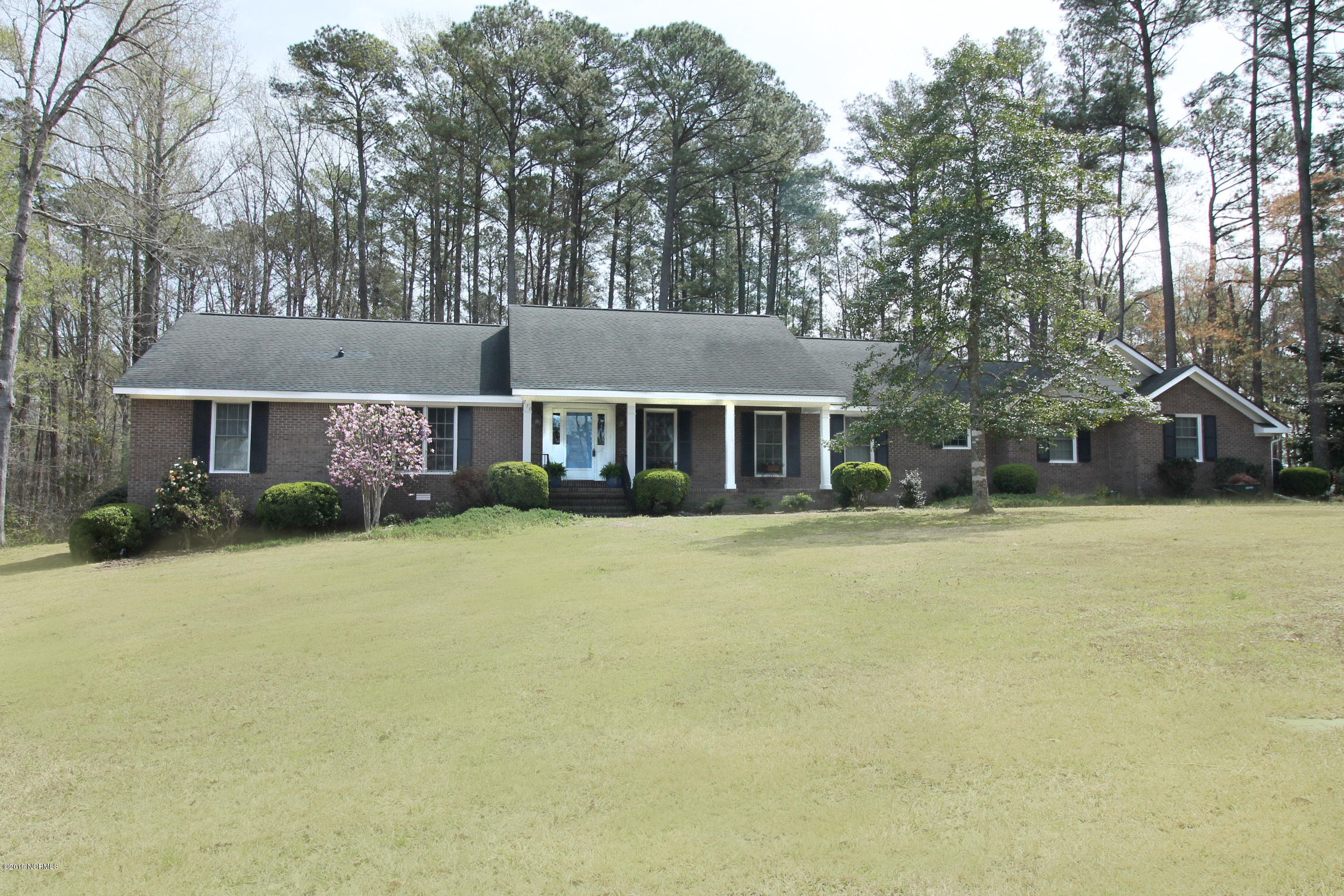 110 South Reed Drive Washington, NC 27889 - Photo 1 of 43 Main View