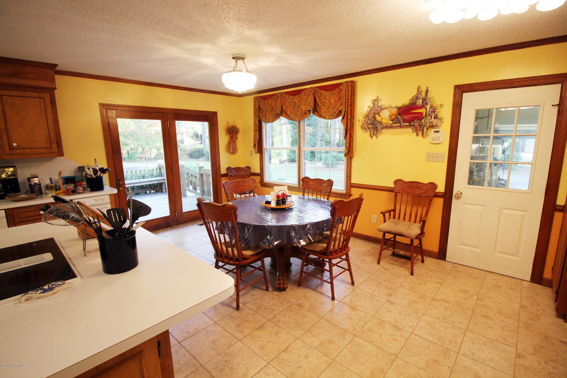 110 South Reed Drive Washington, NC 27889 - Photo 13 of 43 9 kitchen eatin