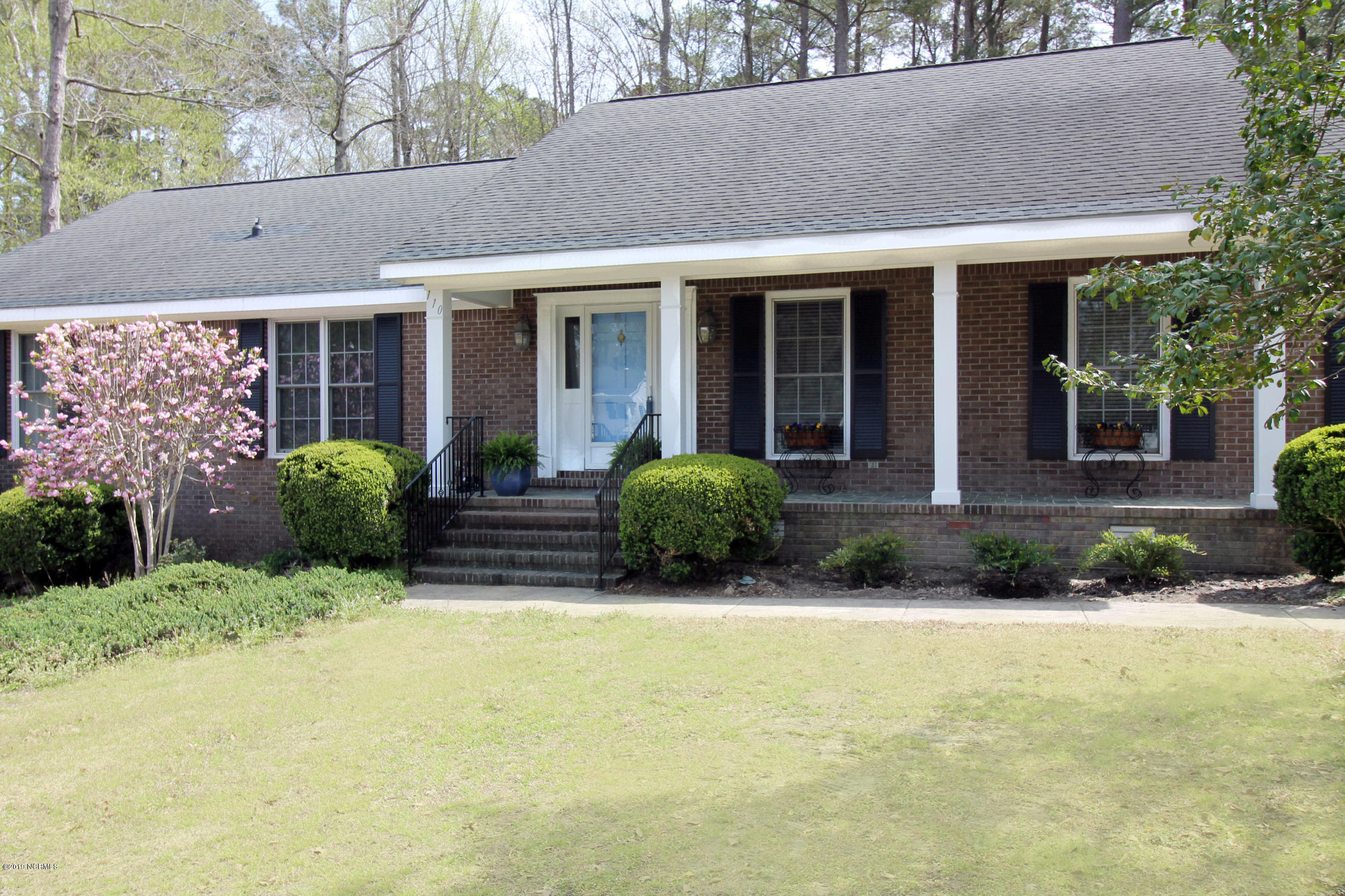 110 South Reed Drive Washington, NC 27889 - Photo 2 of 43 1 front 2