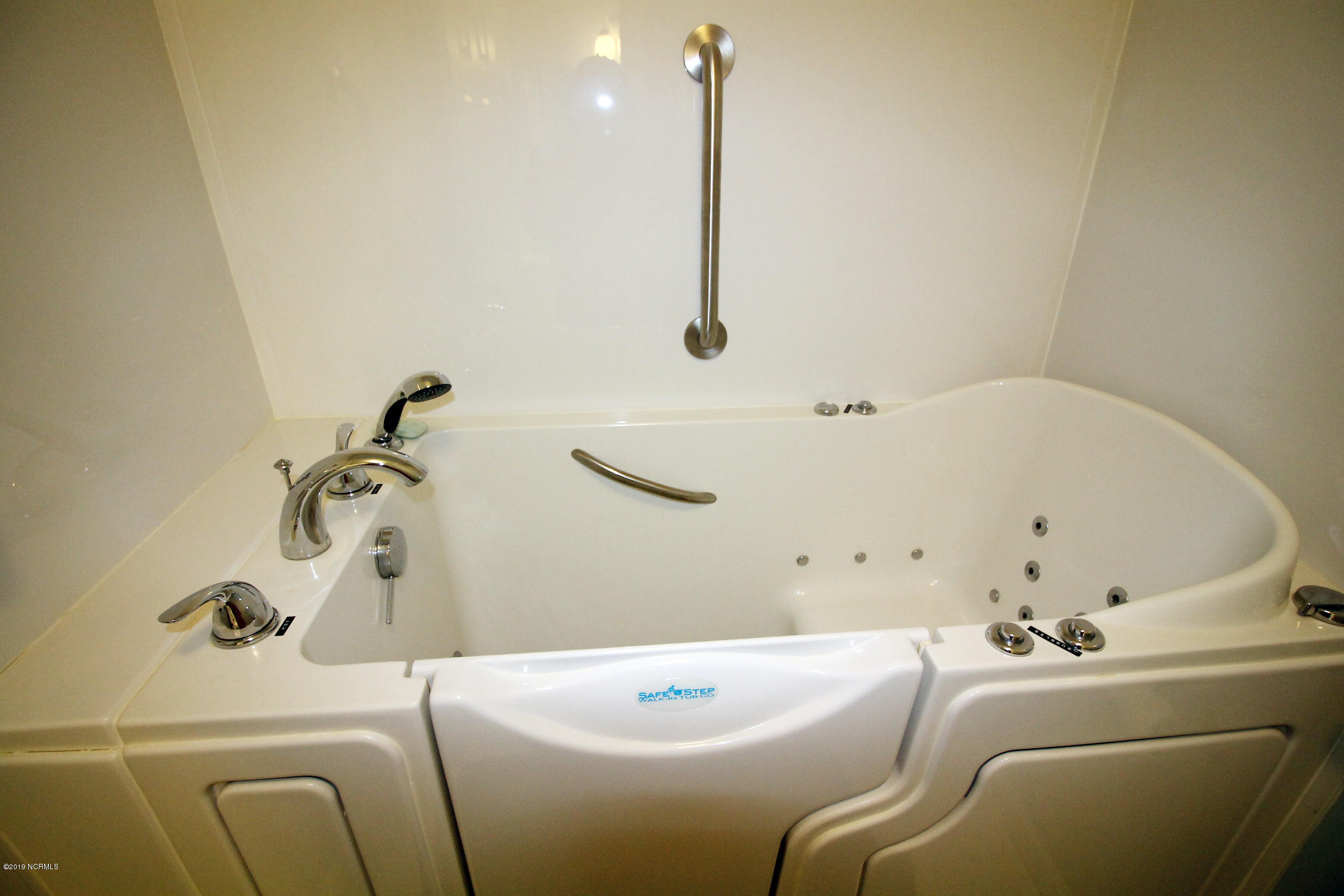 110 South Reed Drive Washington, NC 27889 - Photo 23 of 43 11 walk in tub