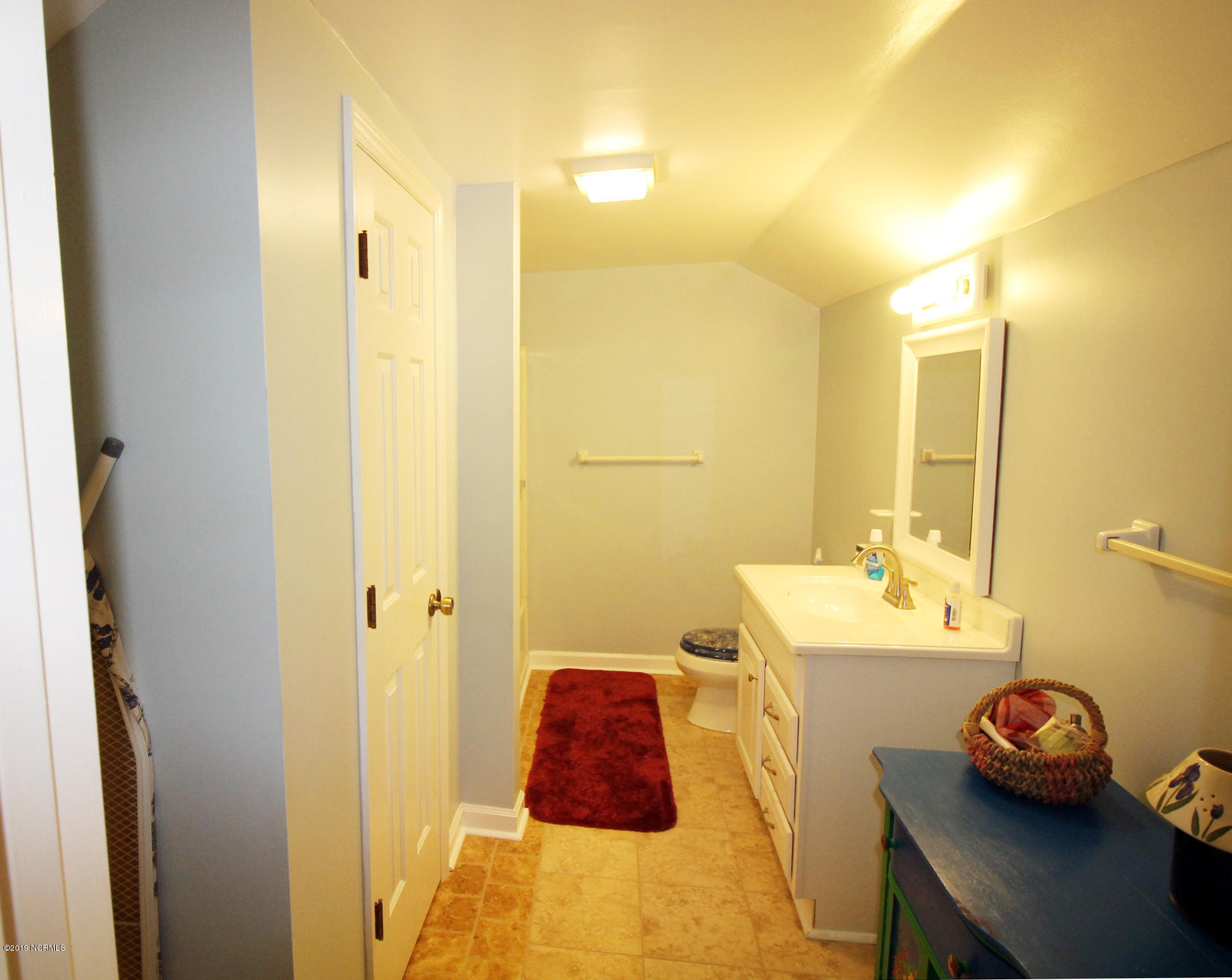 110 South Reed Drive Washington, NC 27889 - Photo 30 of 43 12.21 upstairs bath