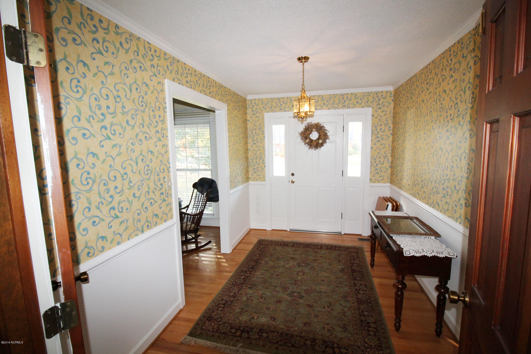 110 South Reed Drive Washington, NC 27889 - Photo 3 of 43 2 foyer