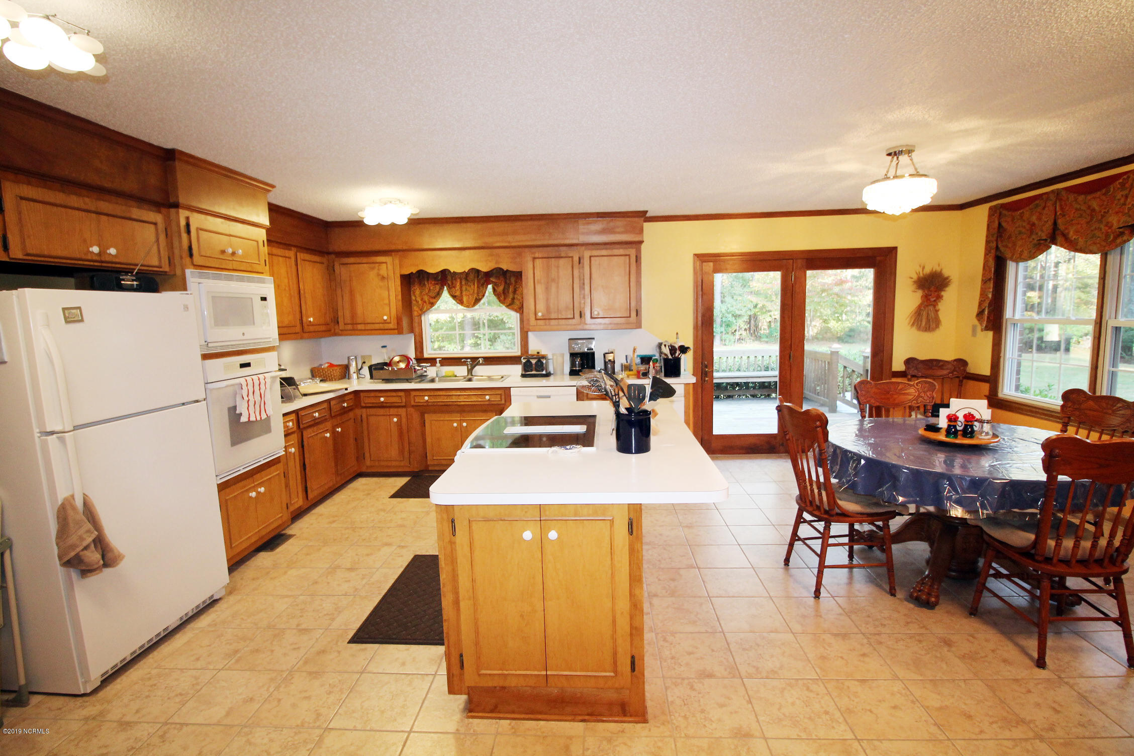 110 South Reed Drive Washington, NC 27889 - Photo 5 of 43 4 kitchen 3