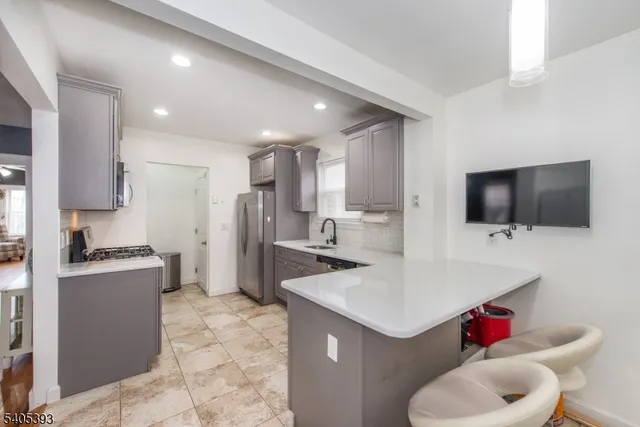 $474,999 | 47 Ampere Parkway, East Orange, NJ 07017