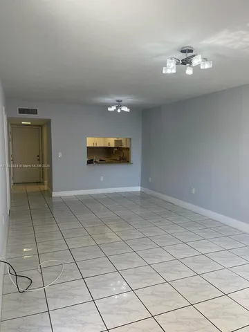 $1,950 | 1900 West 68th Street, Unit F307, Hialeah, FL 33014