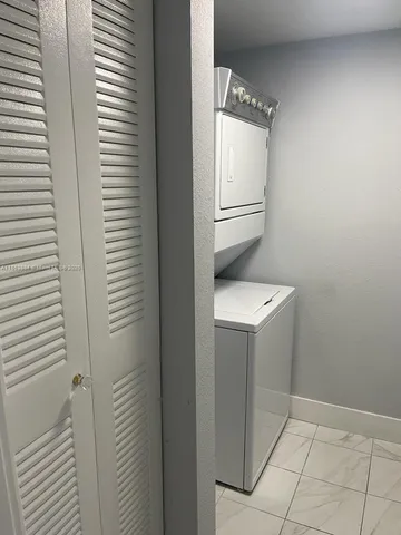 $1,950 | 1900 West 68th Street, Unit F307, Hialeah, FL 33014