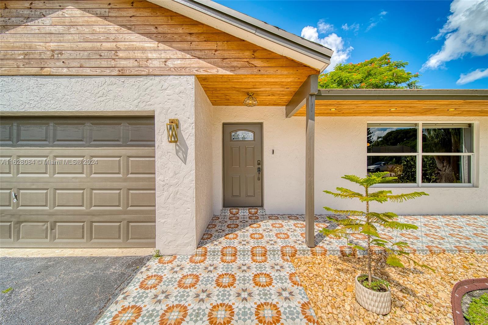 966 South Bluebird Ln  