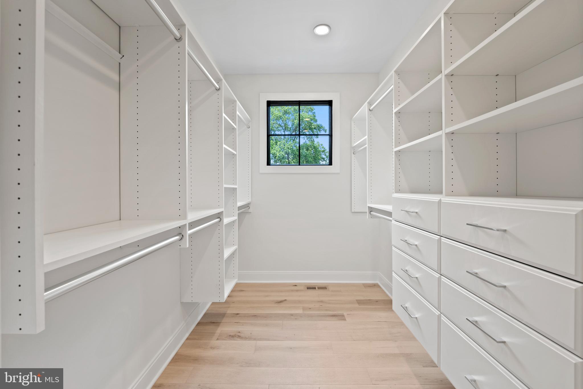 5820 Lenox Road Bethesda, MD 20817 - Photo 24 of 52