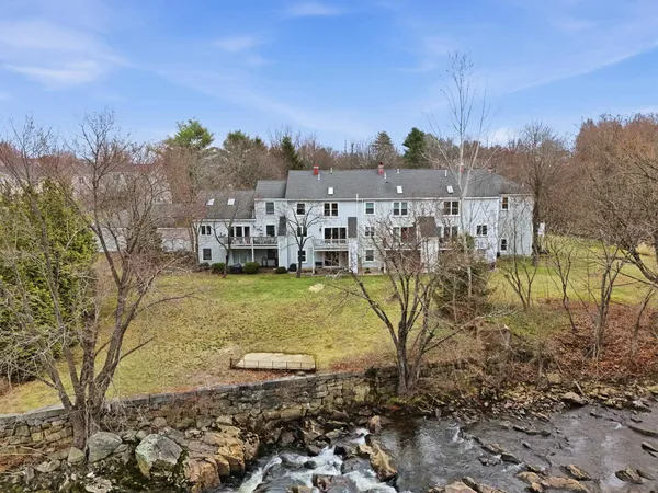 $400,000 | 4 Mill Falls Road, Unit 4, Pembroke, NH 03275