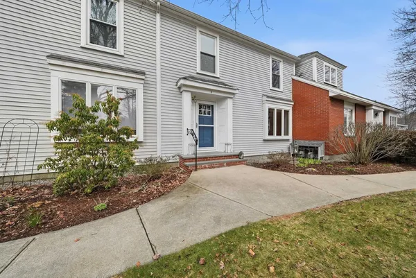 $400,000 | 4 Mill Falls Road, Unit 4, Pembroke, NH 03275