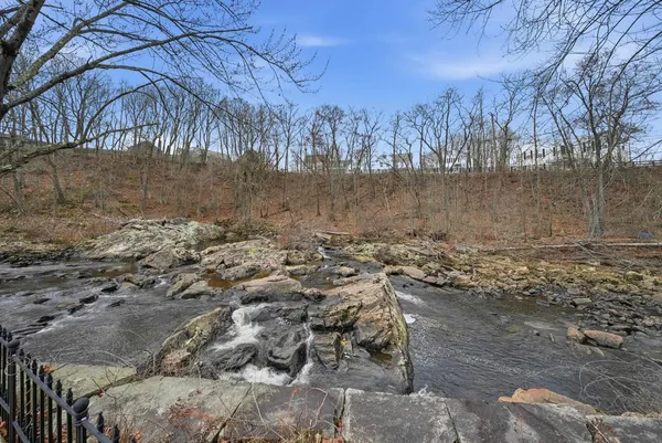 $400,000 | 4 Mill Falls Road, Unit 4, Pembroke, NH 03275