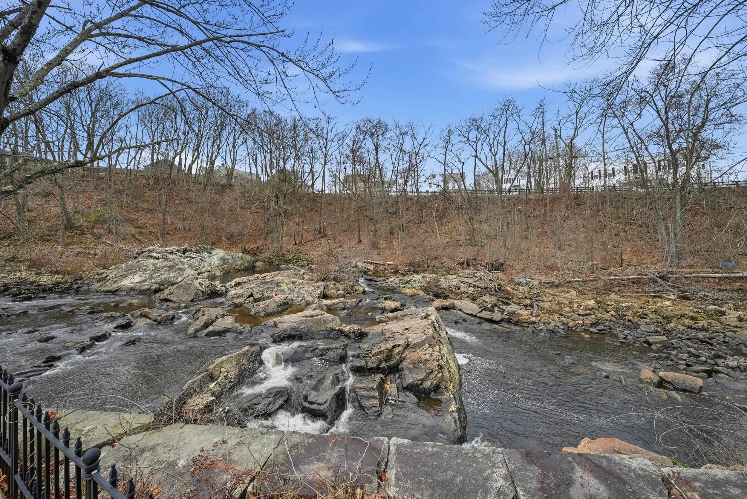 4 Mill Falls Road, Unit 4 Pembroke, NH 03275 - Photo 37 of 40