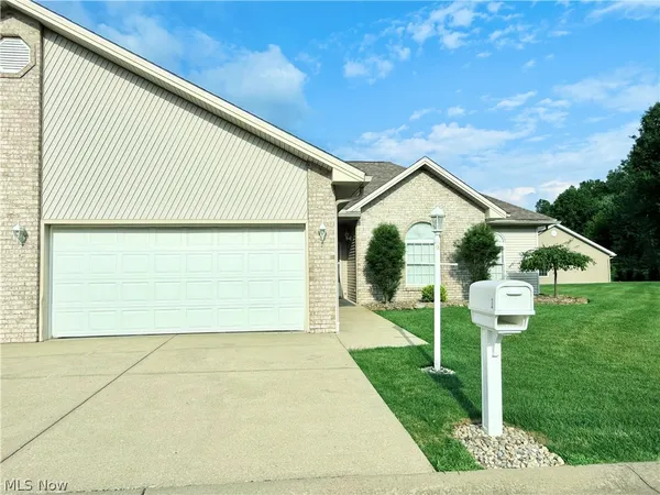 $219,900 | 603 South Raccoon Road, Unit 1, Austintown, OH 44515