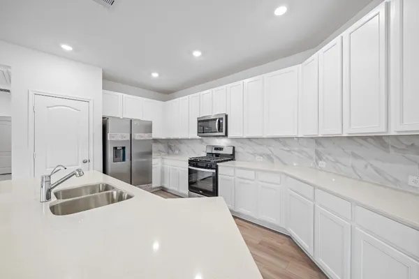 $2,250 | 15719 Autumn Chicory Drive, Houston, TX 77044