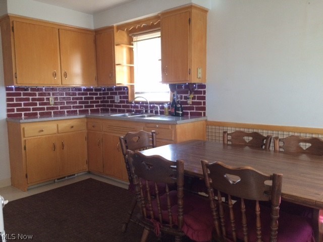 9712 David Road Cleveland, OH 44125 - Photo 4 of 22 Eat in Kitchen