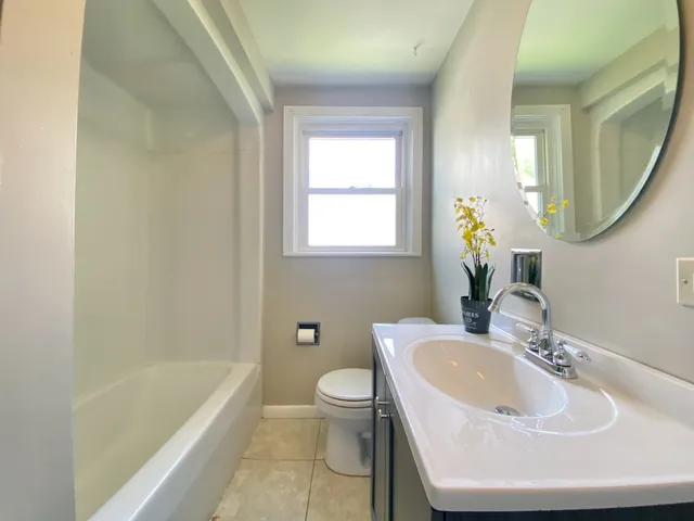 $2,000 | 307 Elgin Avenue, East Dundee, IL 60118