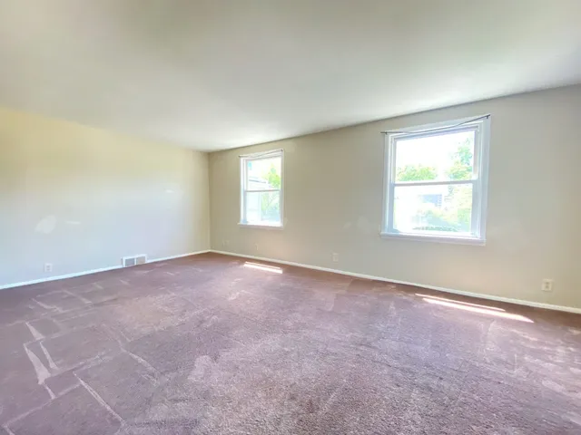 $2,000 | 307 Elgin Avenue, East Dundee, IL 60118