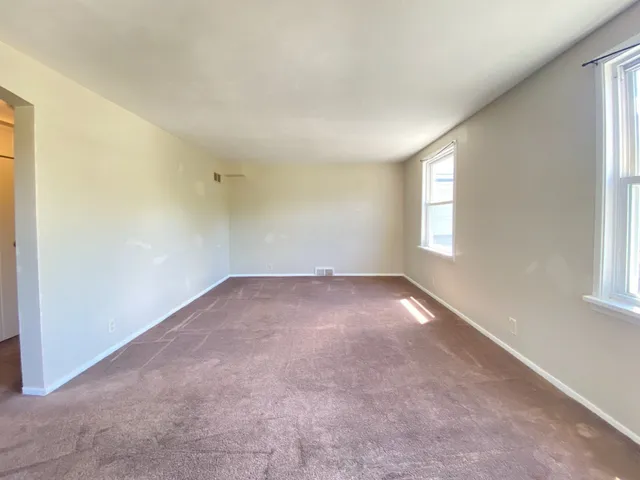 $2,000 | 307 Elgin Avenue, East Dundee, IL 60118