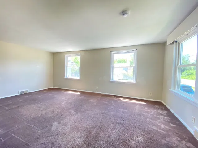 $2,000 | 307 Elgin Avenue, East Dundee, IL 60118