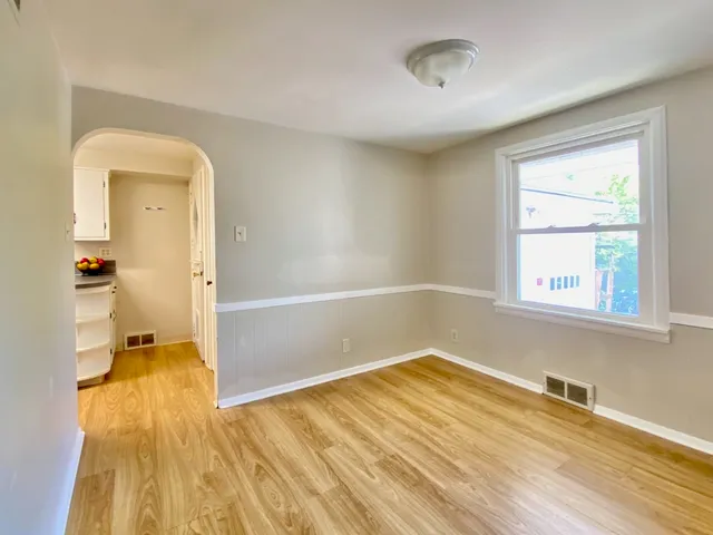 $2,000 | 307 Elgin Avenue, East Dundee, IL 60118