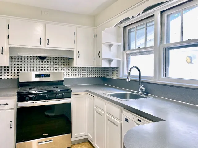 $2,000 | 307 Elgin Avenue, East Dundee, IL 60118