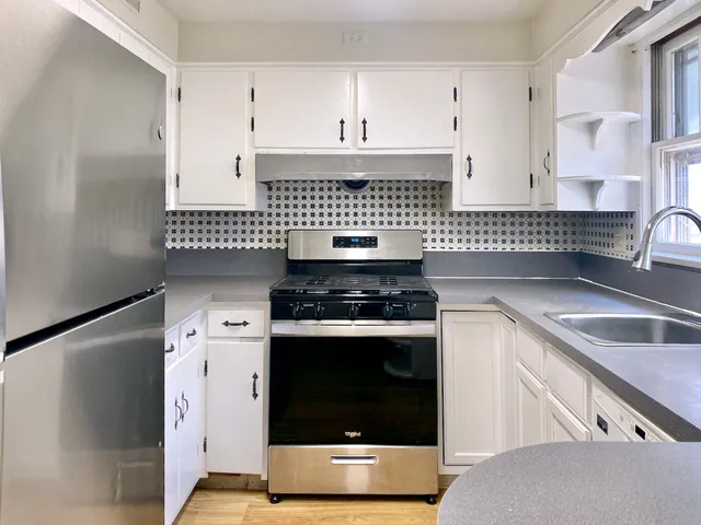 $2,000 | 307 Elgin Avenue, East Dundee, IL 60118