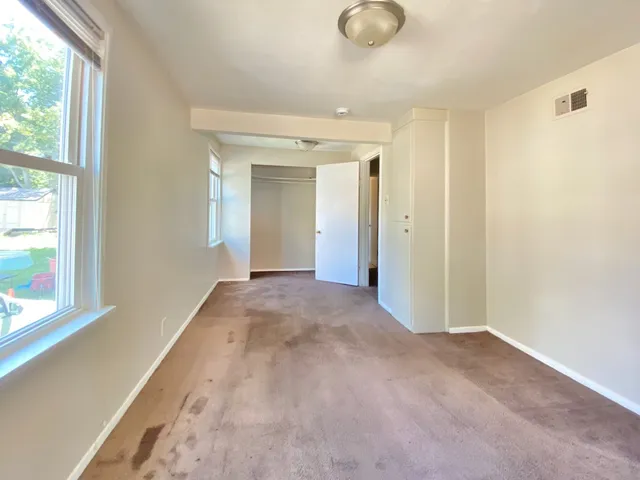 $2,000 | 307 Elgin Avenue, East Dundee, IL 60118