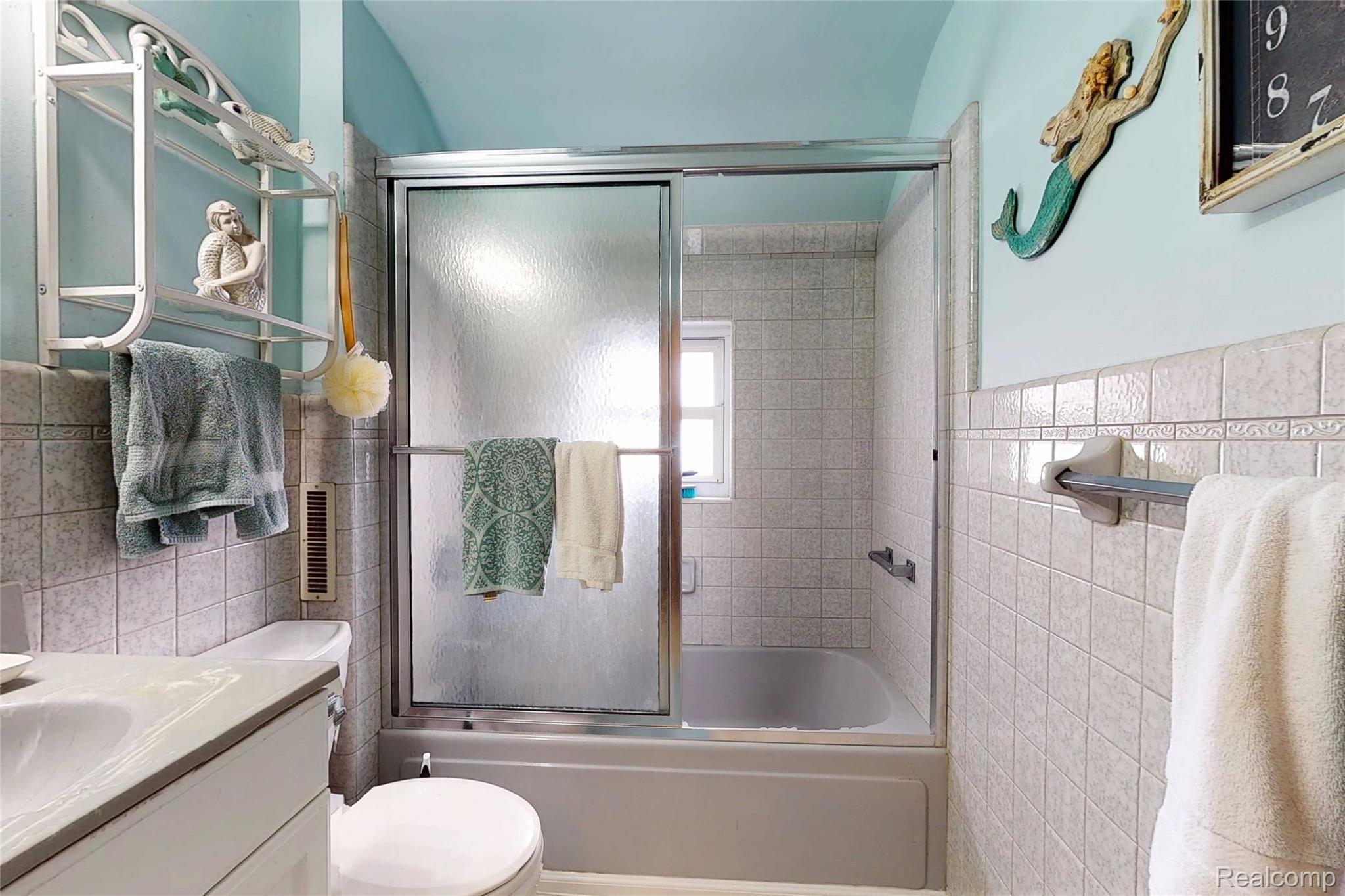 5173 Reid Road Swartz Creek, MI 48473 - Photo 49 of 88 5173-Reid-Rd-35 Bedroom 1 Bathroom.jpg