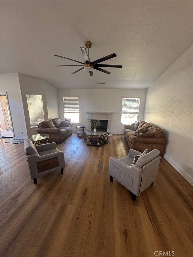 4994 West Decatur Avenue Fresno, CA 93722 - Photo 6 of 15 Gallery Image 6
