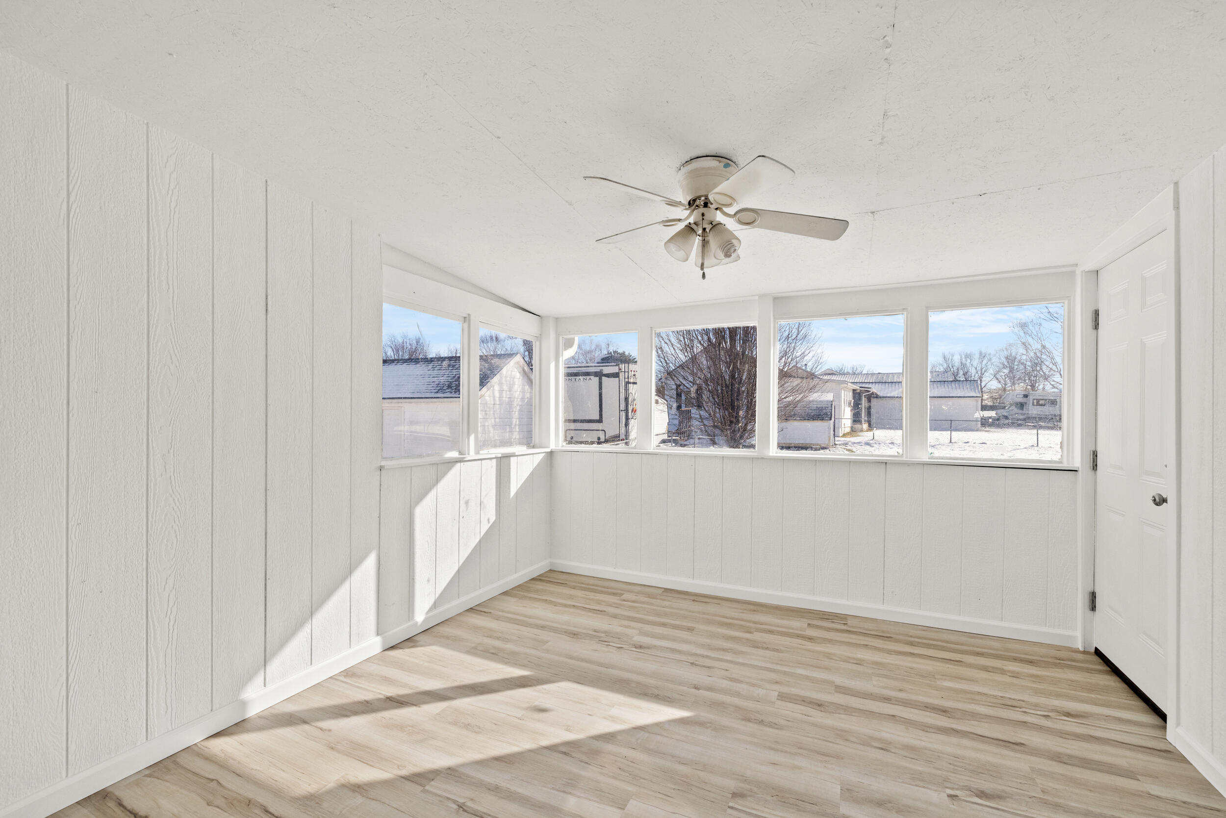 814 Alton Road Danville, KY 40422 - Photo 11 of 31 Tons of Natural Light!