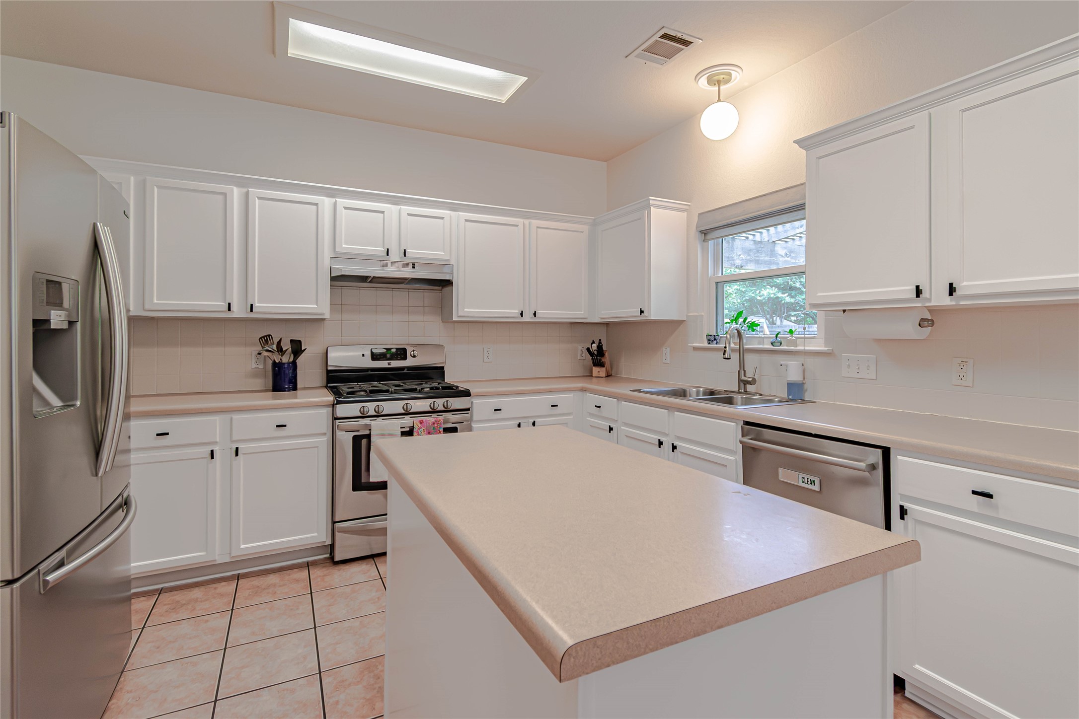 4716 Cockrell Court Austin, TX 78749 - Photo 16 of 40