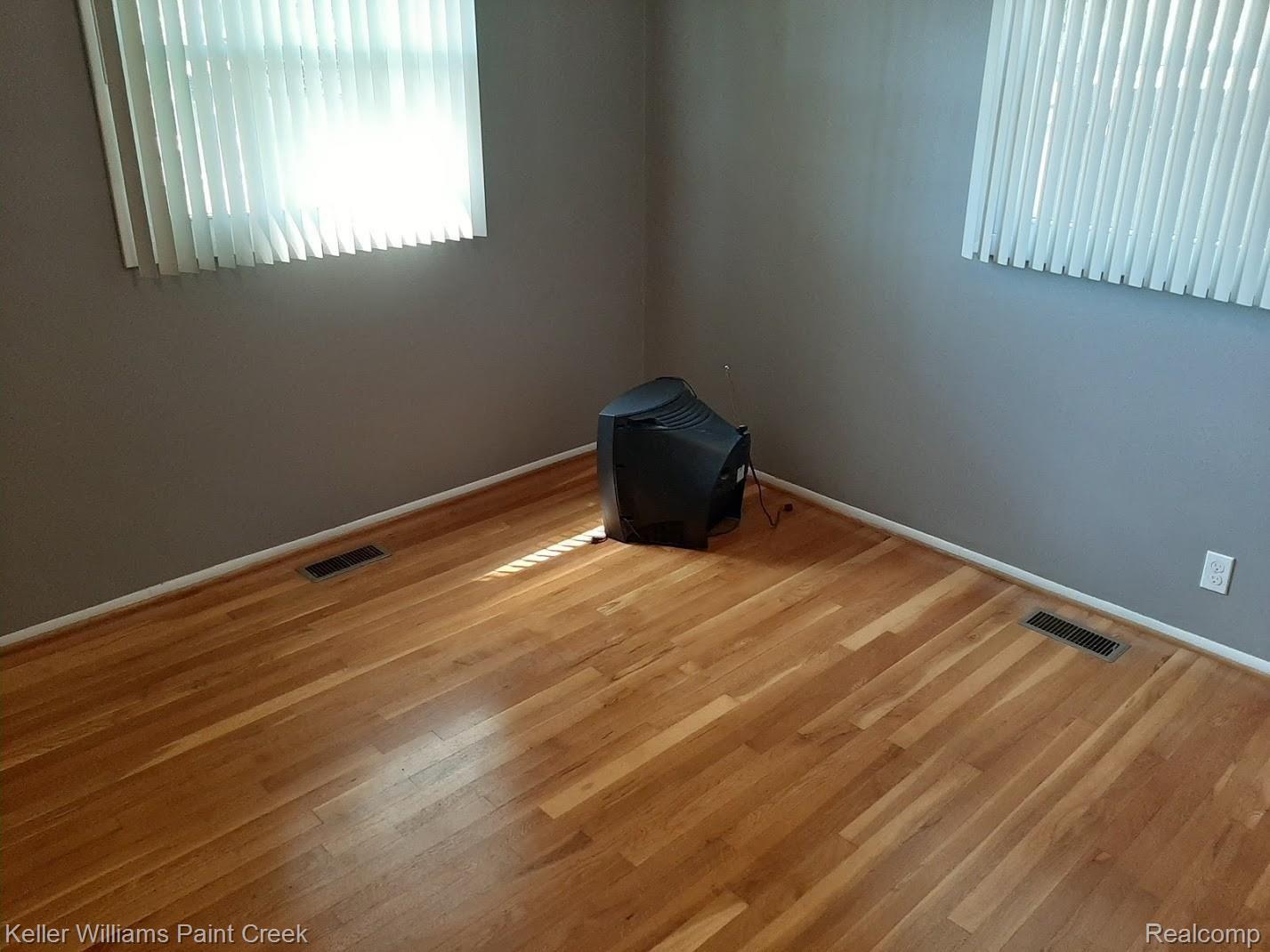 4639 Auburn Road Utica, MI 48317 - Photo 13 of 20 Bed1.jpg
