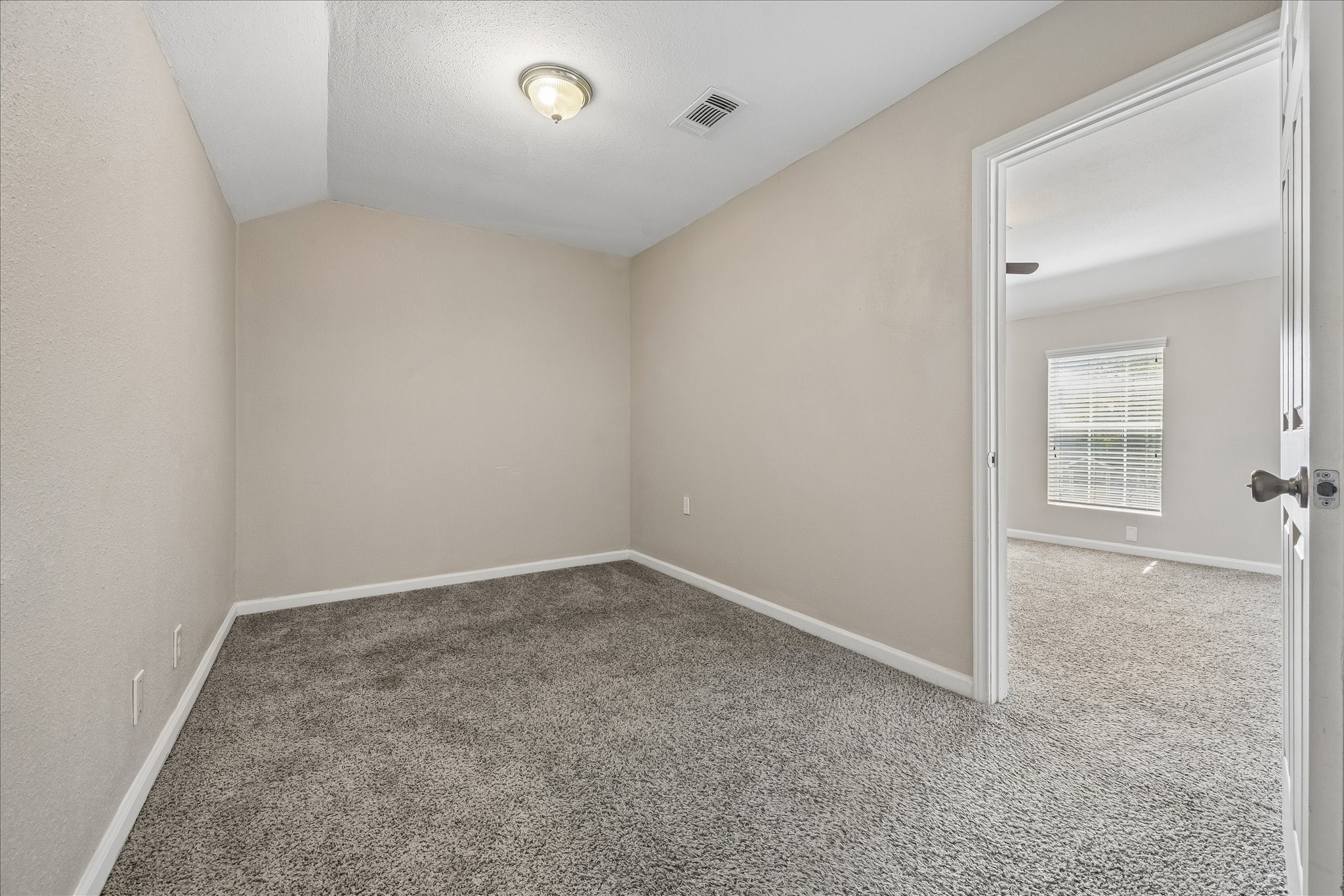 3817 Palm Street Houston, TX 77004 - Photo 13 of 15 an empty room with windows