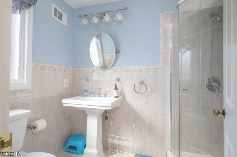 129 Patriots Road Morris Plains, NJ 07950 - Photo 13 of 23
