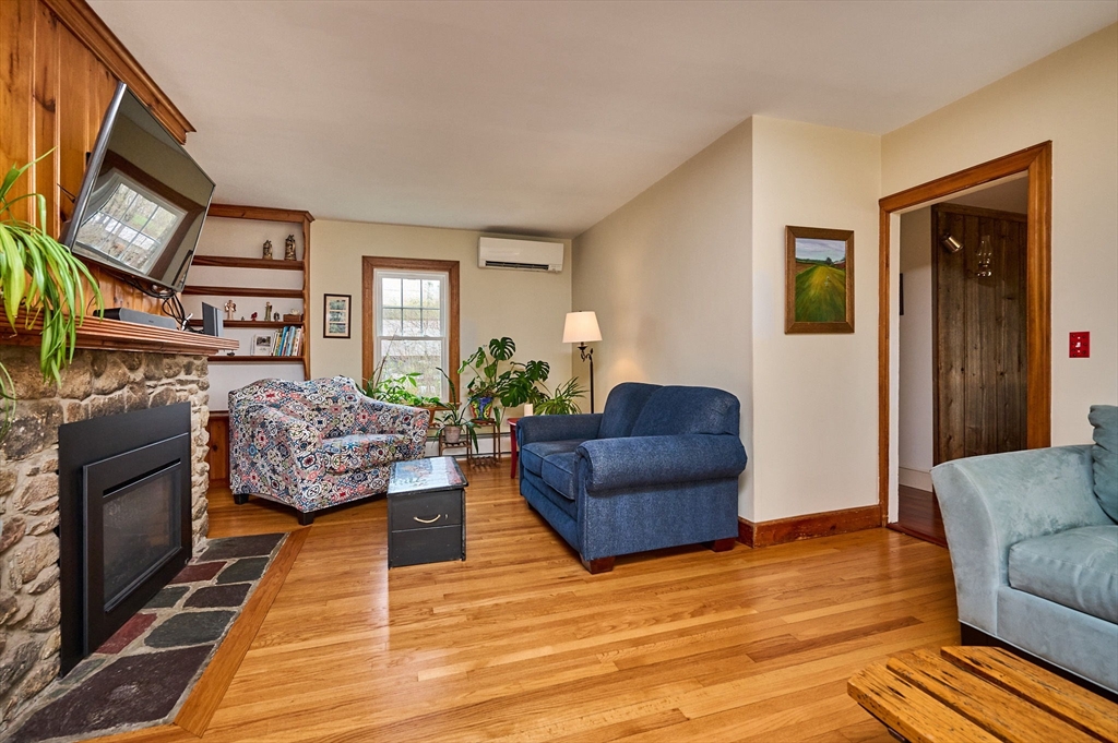 23 South Mill River Road Deerfield, MA 01373 - Photo 5 of 38