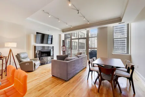 $330,000 | 212 West Washington Street, Unit 908, Chicago, IL 60606