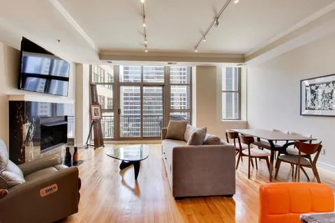 $330,000 | 212 West Washington Street, Unit 908, Chicago, IL 60606