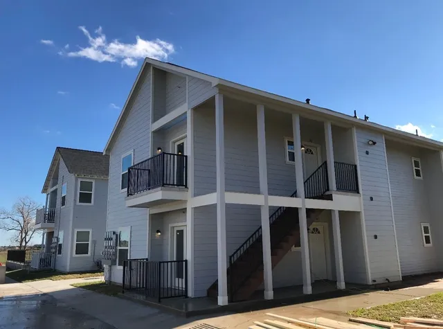 $1,395 | 430 Schmidt Road, Unit B4, Sealy, TX 77474
