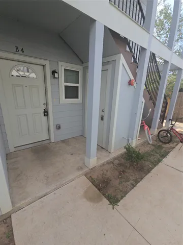 $1,395 | 430 Schmidt Road, Unit B4, Sealy, TX 77474